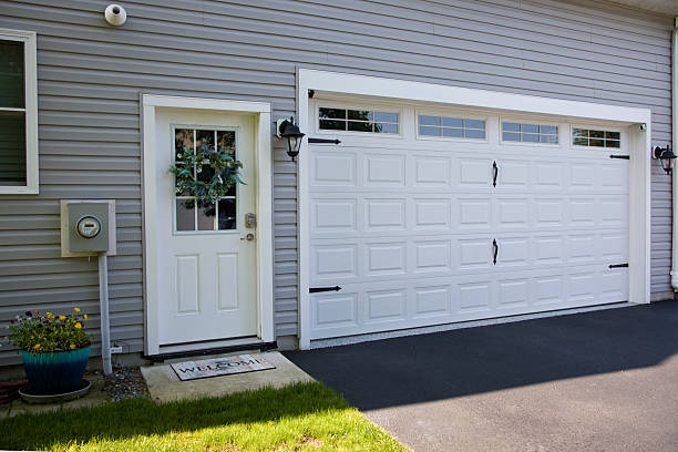 24/7 Emergency Garage Door Panel Replacement experts in Junction City, KY